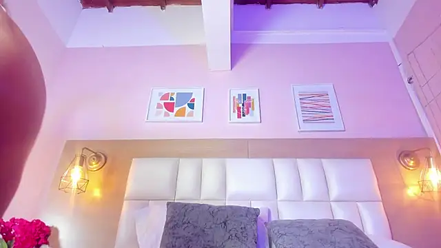 Snapshot of Dollar-girl chatting on 03/12/25, 06:11 Dollar-girl online show from 03/12/25, 06:11