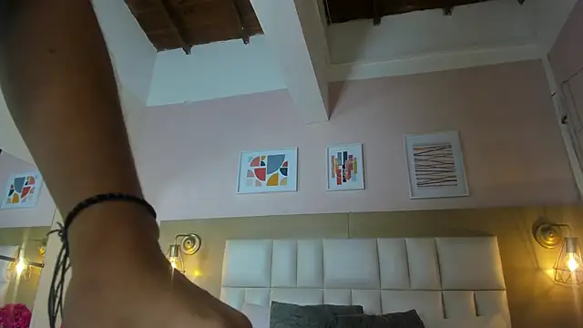 Snapshot of Dollar-girl chatting on 03/13/25, 11:41 Dollar-girl online show from 03/13/25, 11:41