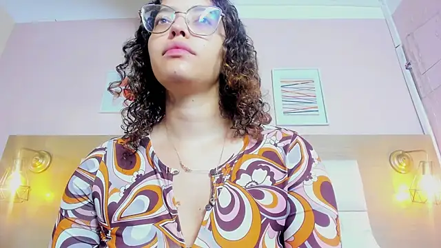 Snapshot of Dollar-girl chatting on 03/17/25, 12:04 Dollar-girl online show from 03/17/25, 12:04