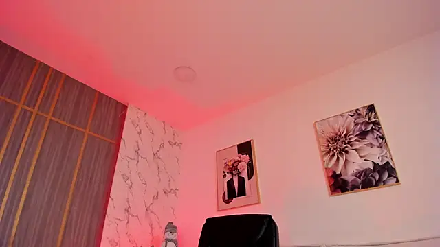 Snapshot of Dollar-girl chatting on 12/18/25, 03:40 Dollar-girl online show from 12/18/25, 03:40