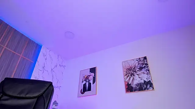 Dollar-girl online show from 12/22/25, 03:31