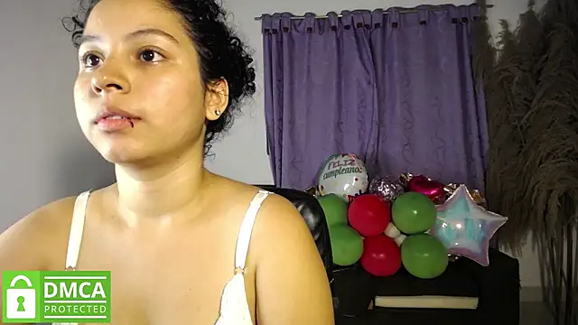 Snapshot of Mr_MrsCurie chatting on 10/29/25, 02:58 Mr MrsCurie online show from 10/29/25, 02:58