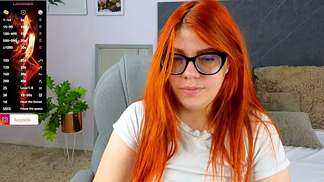 Snapshot of lucie_nicolls chatting on 12/17/24, 10:43 lucie nicolls online show from 12/17/24, 10:43