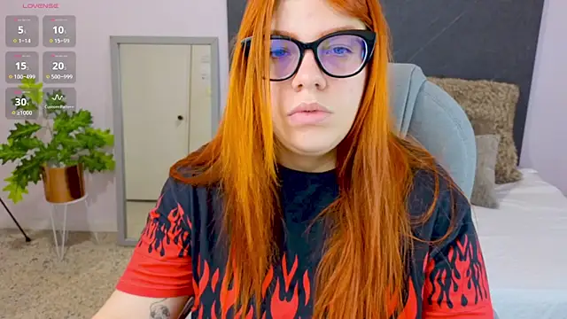 Snapshot of lucie_nicolls chatting on 12/18/24, 08:25 lucie nicolls online show from 12/18/24, 08:25