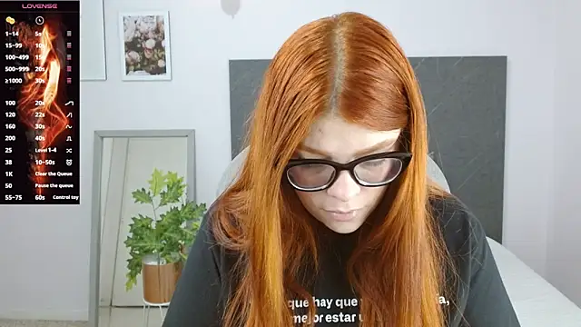 Snapshot of lucie_nicolls chatting on 01/02/25, 07:51 lucie nicolls online show from 01/02/25, 07:51