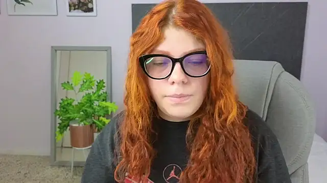 Snapshot of lucie_nicolls chatting on 01/07/25, 07:38 lucie nicolls online show from 01/07/25, 07:38