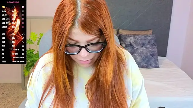 Snapshot of lucie_nicolls chatting on 01/12/25, 01:11 lucie nicolls online show from 01/12/25, 01:11