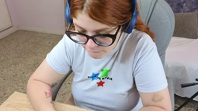 Snapshot of lucie_nicolls chatting on 01/14/25, 08:26 lucie nicolls online show from 01/14/25, 08:26