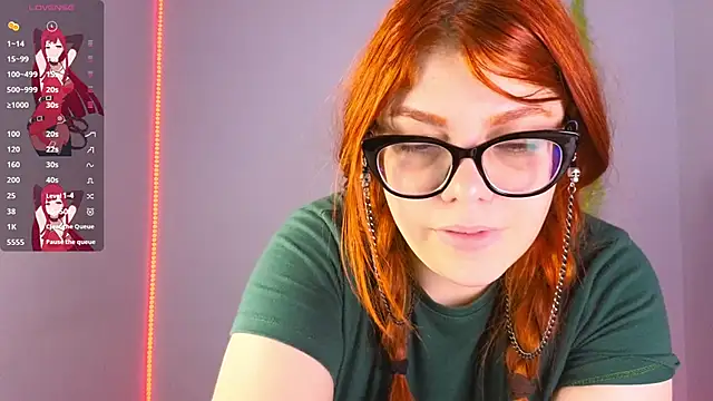 Snapshot of lucie_nicolls chatting on 02/14/25, 11:09 lucie nicolls online show from 02/14/25, 11:09