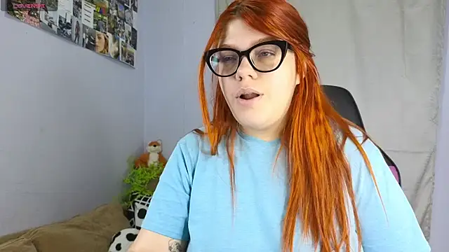 Snapshot of lucie_nicolls chatting on 02/21/25, 06:59 lucie nicolls online show from 02/21/25, 06:59