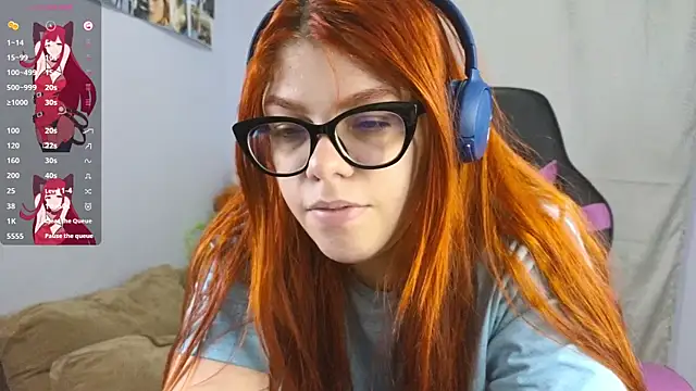 Snapshot of lucie_nicolls chatting on 02/21/25, 10:04 lucie nicolls online show from 02/21/25, 10:04