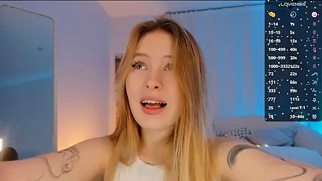 Snapshot of Veronica_Blush chatting on 01/15/25, 06:43 Veronica Blush online show from 01/15/25, 06:43