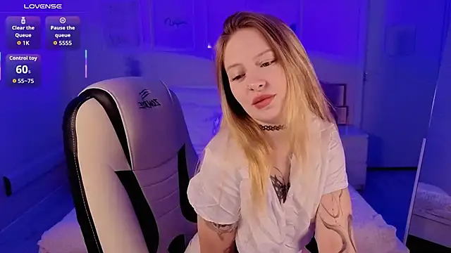 Snapshot of Veronica_Blush chatting on 12/05/25, 08:45 Veronica Blush online show from 12/05/25, 08:45