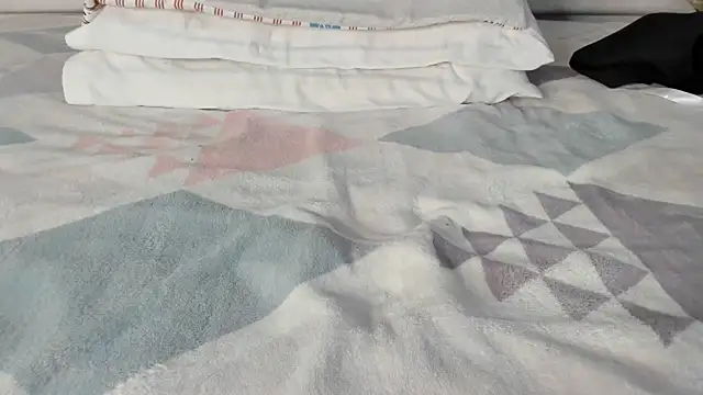 Snapshot of maybelline69 chatting on 03/13/25, 06:23 maybelline69 online show from 03/13/25, 06:23