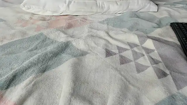 Snapshot of maybelline69 chatting on 03/23/25, 01:20 maybelline69 online show from 03/23/25, 01:20