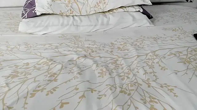 Snapshot of maybelline69 chatting on 09/10/25, 08:25 maybelline69 online show from 09/10/25, 08:25