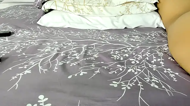 Snapshot of maybelline69 chatting on 09/23/25, 10:02 maybelline69 online show from 09/23/25, 10:02