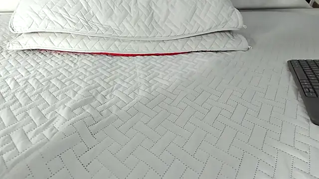 Snapshot of maybelline69 chatting on 09/30/25, 07:46 maybelline69 online show from 09/30/25, 07:46