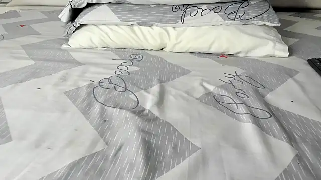 Snapshot of maybelline69 chatting on 10/16/25, 04:30 maybelline69 online show from 10/16/25, 04:30