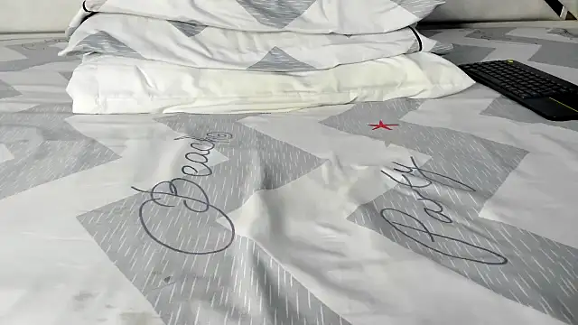 Snapshot of maybelline69 chatting on 10/21/25, 08:53 maybelline69 online show from 10/21/25, 08:53