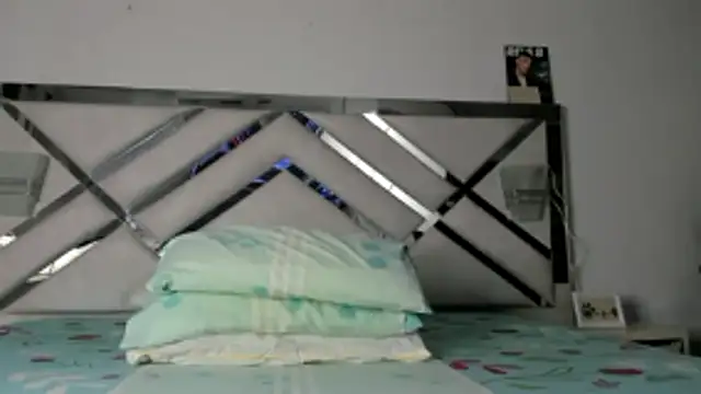 Snapshot of maybelline69 chatting on 11/04/25, 09:25 maybelline69 online show from 11/04/25, 09:25