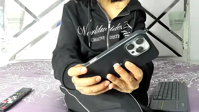 Snapshot of maybelline69 chatting on 11/12/25, 08:19 maybelline69 online show from 11/12/25, 08:19