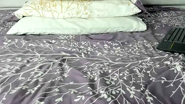 Snapshot of maybelline69 chatting on 11/17/25, 07:30 maybelline69 online show from 11/17/25, 07:30