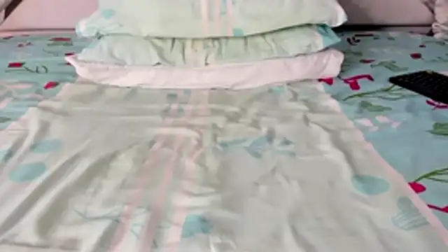 Snapshot of maybelline69 chatting on 11/26/25, 08:32 maybelline69 online show from 11/26/25, 08:32