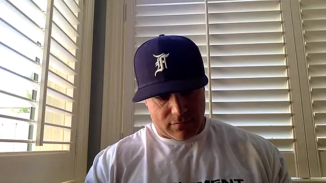 Snapshot of Bad_daddy21 chatting on 09/22/25, 06:21 Bad daddy21 online show from 09/22/25, 06:21