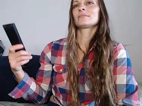 Snapshot of naikah714 chatting on 10/05/25, 01:31 naikah714 online show from 10/05/25, 01:31