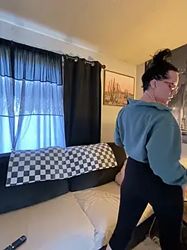 Snapshot of SidneyRaee chatting on 12/10/24, 07:43 SidneyRaee online show from 12/10/24, 07:43