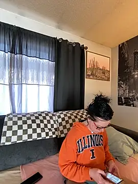 Snapshot of SidneyRaee chatting on 12/17/24, 03:39 SidneyRaee online show from 12/17/24, 03:39