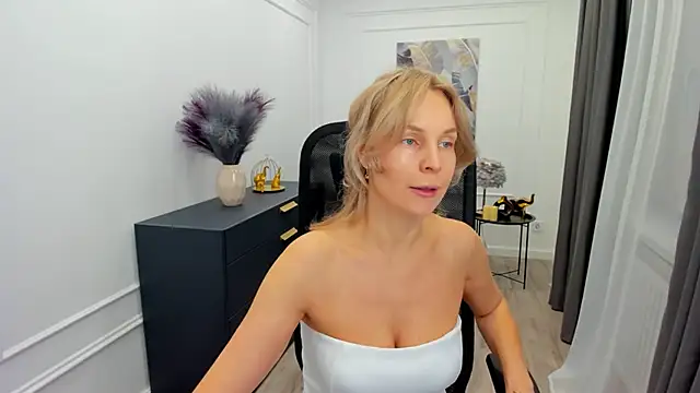 Sinty Devis online show from 02/24/26, 04:21