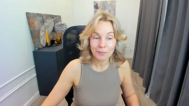 Sinty Devis online show from 05/16/26, 04:31