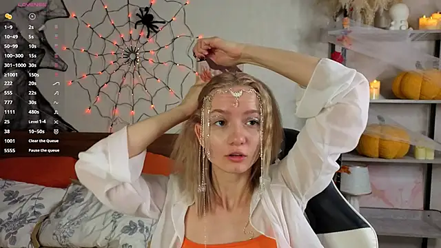 IdaValenti online show from 10/31/25, 11:06