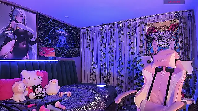 LanaKyutt online show from 12/03/24, 11:13