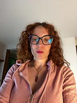 Snapshot of karen_brave chatting on 02/12/25, 01:41 karen brave online show from 02/12/25, 01:41