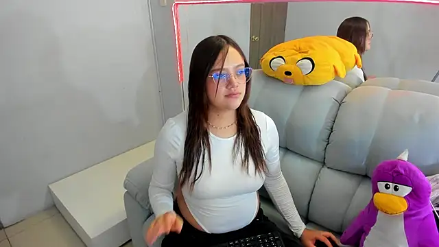 Snapshot of _Sarahh_0 chatting on 10/07/25, 01:30 Sarahh 0 online show from 10/07/25, 01:30