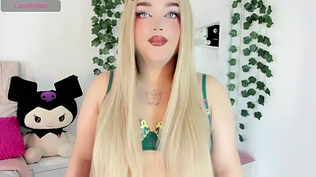 Snapshot of cattriona_muller chatting on 06/22/26, 05:15 cattriona muller online show from 06/22/26, 05:15