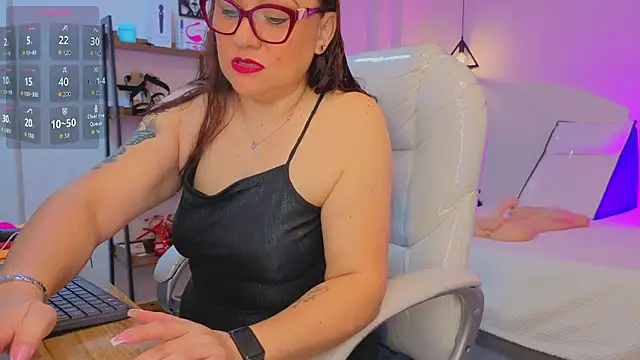 lady nylon  online show from 11/16/25, 09:59