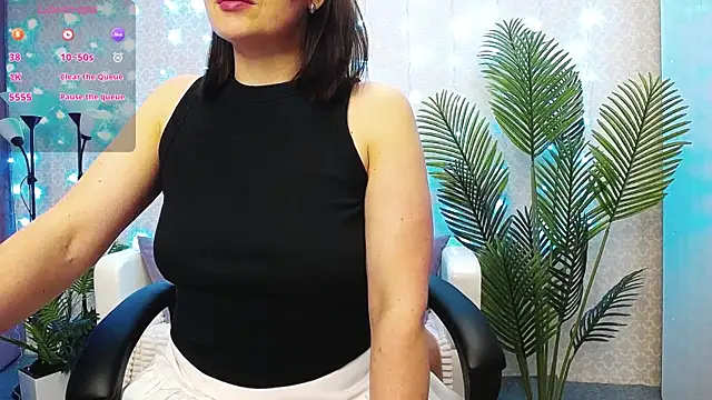 Camelia Lillie online show from 11/23/25, 03:17