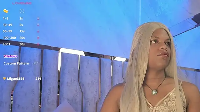 Snapshot of ari_monet chatting on 11/04/25, 11:42 ari monet online show from 11/04/25, 11:42