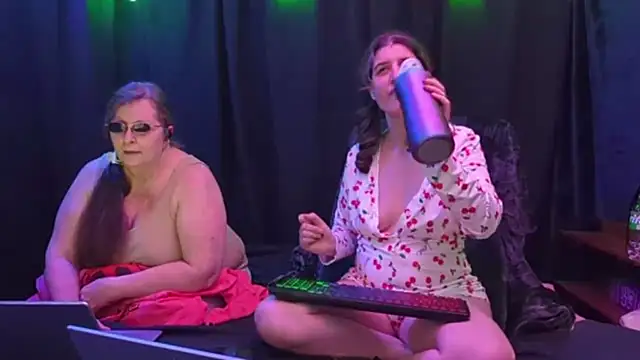 Sexy Mama-69 online show from 03/14/25, 09:00