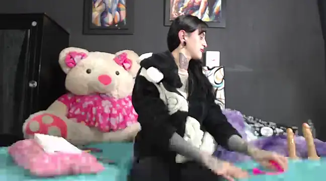 Snapshot of emma_onassis_17 chatting on 01/12/25, 08:57 emma onassis 17 online show from 01/12/25, 08:57