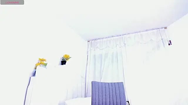 Snapshot of RoxannaBlanche chatting on 02/25/25, 12:34 RoxannaBlanche online show from 02/25/25, 12:34