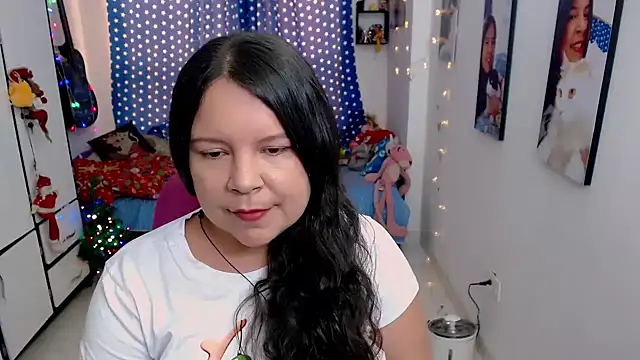 claryssa  online show from 12/16/25, 08:14