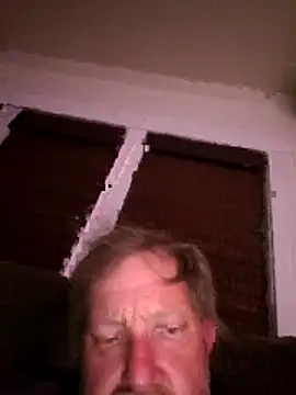 Snapshot of Hugebwc102 chatting on 02/16/26, 11:28 Hugebwc102 online show from 02/16/26, 11:28