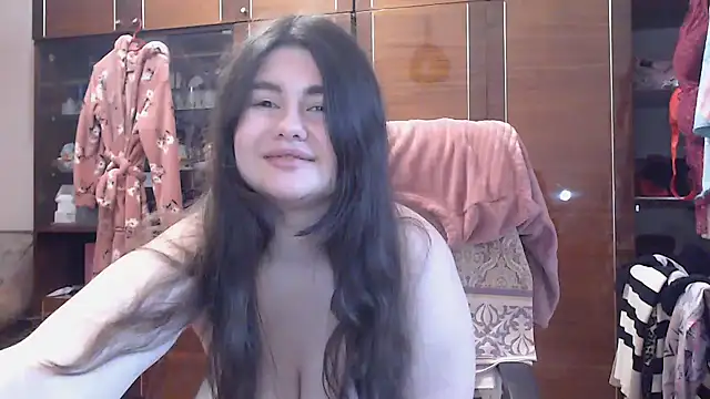 Snapshot of HappyLoved999 chatting on 02/02/25, 10:57 HappyLoved999 online show from 02/02/25, 10:57