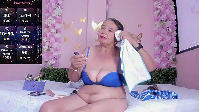 Snapshot of grandmother_milf chatting on 05/29/26, 12:58 grandmother milf online show from 05/29/26, 12:58