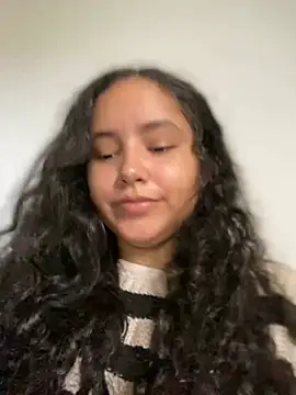 Snapshot of CurlyGirl_1 chatting on 12/26/24, 06:33 CurlyGirl 1 online show from 12/26/24, 06:33